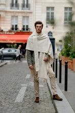 Charger l'image dans la galerie, Le poncho en laine