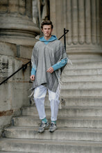 Charger l'image dans la galerie, Le poncho noir motif serpent