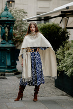 Charger l'image dans la galerie, Le poncho en laine