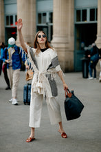 Charger l'image dans la galerie, Le poncho nude motif serpent