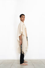 Charger l'image dans la galerie, Le poncho en laine