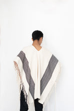 Charger l'image dans la galerie, Le poncho nude motif serpent