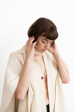 Charger l'image dans la galerie, Le poncho en laine