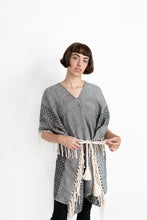 Load image into Gallery viewer, &lt;transcy&gt;Black snake print poncho&lt;/transcy&gt;
